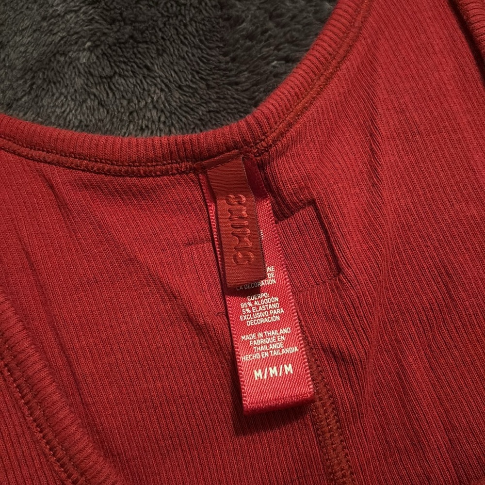 SKIMS Red Ribbed Lounge Set - Picture 3 of 5